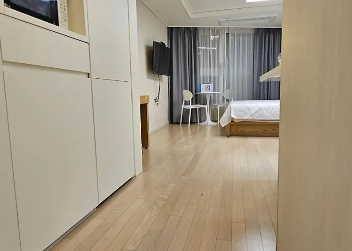 아파트 40, 2 Minutes Run To The Beach, Close To The Sea, 5 Minutes To Club D Oasis Swimming Pool, And Long Walk Along The