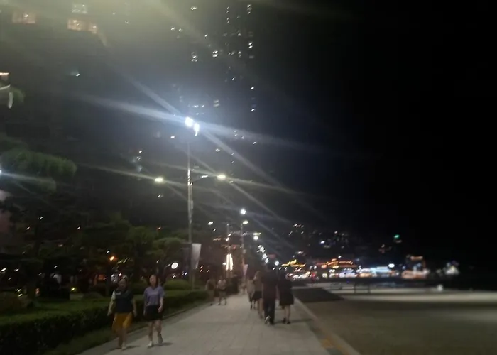 40, 2 Minutes Run To The Beach, Close To The Sea, 5 Minutes To Club D Oasis Swimming Pool, And Long Walk Along The 아파트 *