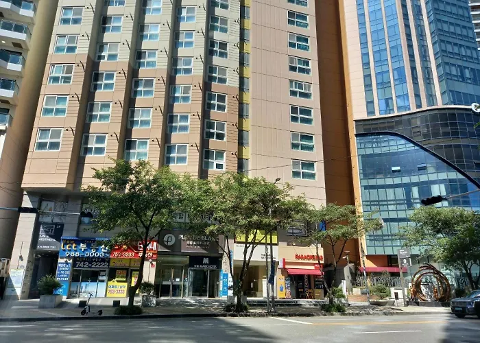 아파트 40, 2 Minutes Run To The Beach, Close To The Sea, 5 Minutes To Club D Oasis Swimming Pool, And Long Walk Along The *