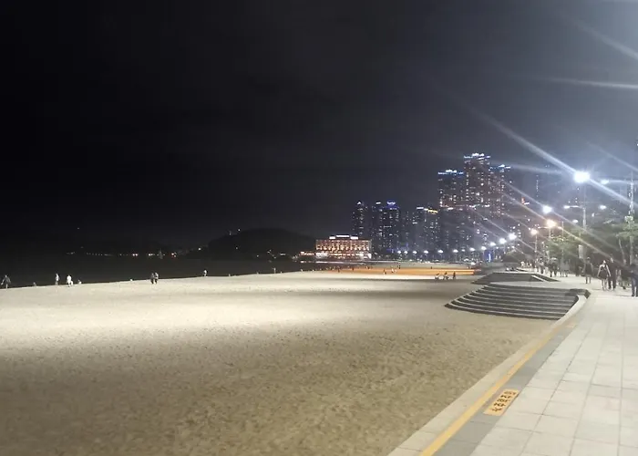 아파트 40, 2 Minutes Run To The Beach, Close To The Sea, 5 Minutes To Club D Oasis Swimming Pool, And Long Walk Along The 부산광역시