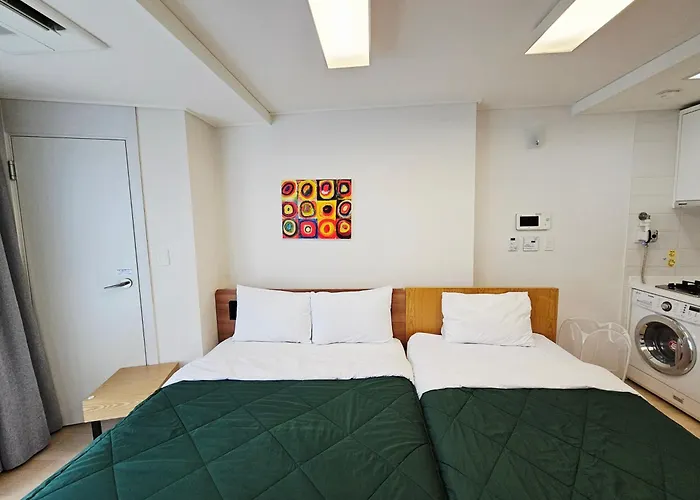 40, 2 Minutes Run To The Beach, Close To The Sea, 5 Minutes To Club D Oasis Swimming Pool, And Long Walk Along The 아파트